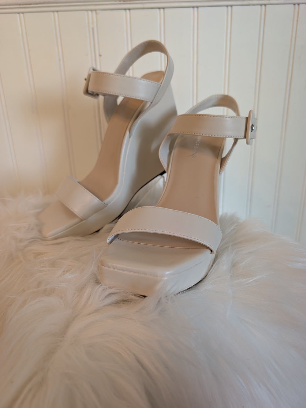 Marc Fisher Lukey Women's 8.5 Cream Platform Ankle-Strap Sandals Wedge Buckle